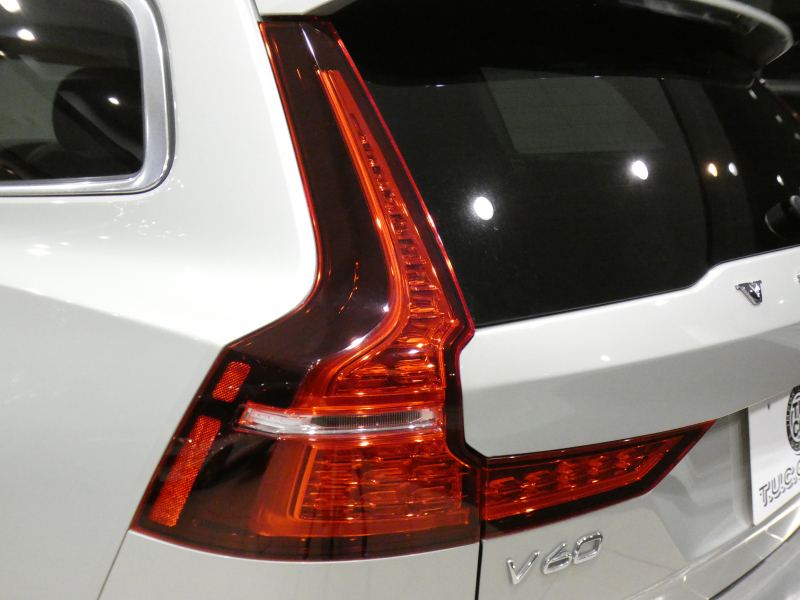 ボルボ V60 V60 T5 ｲﾝｽｸﾘﾌﾟｼｮﾝ　追ACC･LKA･ LCMA 白革 ﾋｰﾀｰ ﾍﾞﾝﾁﾚｰﾀｰ ﾏｯｻｰｼﾞ☆革張りﾀﾞｯｼｭﾎﾞｰﾄﾞ ☆ﾊﾟﾉﾗﾏSR ﾀｯﾁｽｸﾘｰﾝHDDﾅﾋﾞTV ☆B&Wｻｳﾝﾄﾞ 全周ｶﾒﾗ ﾍｯﾄﾞｱｯﾌﾟDSP LEDﾗｲﾄ ｵｰﾄﾃｰﾙｹﾞｰﾄ OP19AW　2年保証