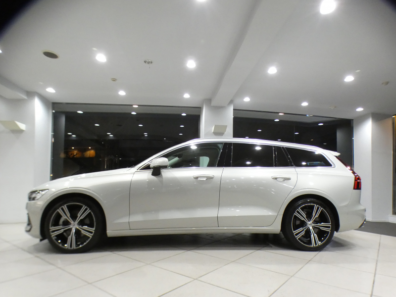 ボルボ V60 V60 T5 ｲﾝｽｸﾘﾌﾟｼｮﾝ　追ACC･LKA･ LCMA 白革 ﾋｰﾀｰ ﾍﾞﾝﾁﾚｰﾀｰ ﾏｯｻｰｼﾞ☆革張りﾀﾞｯｼｭﾎﾞｰﾄﾞ ☆ﾊﾟﾉﾗﾏSR ﾀｯﾁｽｸﾘｰﾝHDDﾅﾋﾞTV ☆B&Wｻｳﾝﾄﾞ 全周ｶﾒﾗ ﾍｯﾄﾞｱｯﾌﾟDSP LEDﾗｲﾄ ｵｰﾄﾃｰﾙｹﾞｰﾄ OP19AW　2年保証