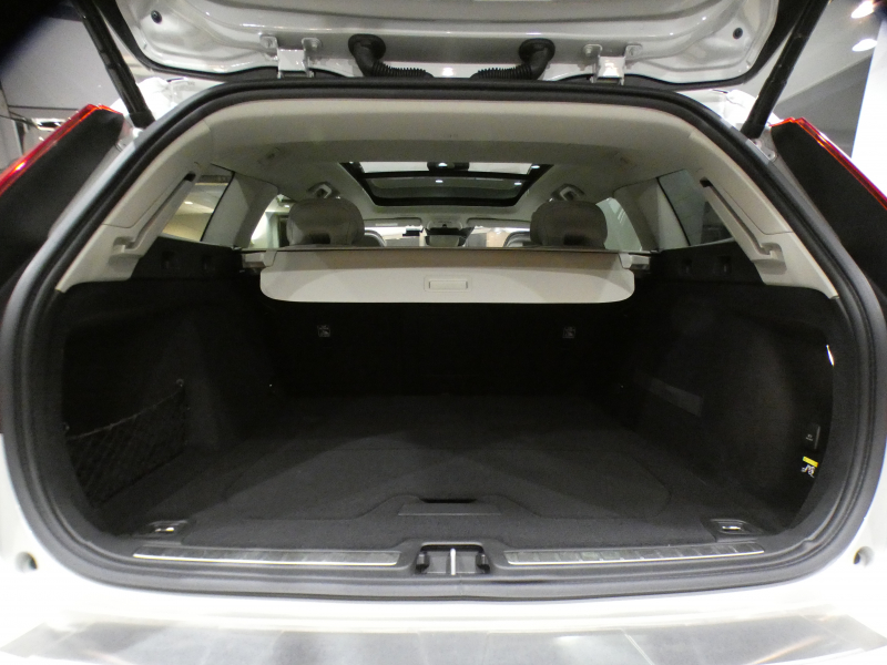 ボルボ V60 V60 T5 ｲﾝｽｸﾘﾌﾟｼｮﾝ　追ACC･LKA･ LCMA 白革 ﾋｰﾀｰ ﾍﾞﾝﾁﾚｰﾀｰ ﾏｯｻｰｼﾞ☆革張りﾀﾞｯｼｭﾎﾞｰﾄﾞ ☆ﾊﾟﾉﾗﾏSR ﾀｯﾁｽｸﾘｰﾝHDDﾅﾋﾞTV ☆B&Wｻｳﾝﾄﾞ 全周ｶﾒﾗ ﾍｯﾄﾞｱｯﾌﾟDSP LEDﾗｲﾄ ｵｰﾄﾃｰﾙｹﾞｰﾄ OP19AW　2年保証