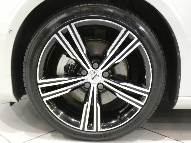 ボルボ V60 V60 T5 ｲﾝｽｸﾘﾌﾟｼｮﾝ　追ACC･LKA･ LCMA 白革 ﾋｰﾀｰ ﾍﾞﾝﾁﾚｰﾀｰ ﾏｯｻｰｼﾞ☆革張りﾀﾞｯｼｭﾎﾞｰﾄﾞ ☆ﾊﾟﾉﾗﾏSR ﾀｯﾁｽｸﾘｰﾝHDDﾅﾋﾞTV ☆B&Wｻｳﾝﾄﾞ 全周ｶﾒﾗ ﾍｯﾄﾞｱｯﾌﾟDSP LEDﾗｲﾄ ｵｰﾄﾃｰﾙｹﾞｰﾄ OP19AW　2年保証