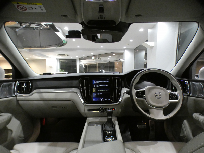 ボルボ V60 V60 T5 ｲﾝｽｸﾘﾌﾟｼｮﾝ　追ACC･LKA･ LCMA 白革 ﾋｰﾀｰ ﾍﾞﾝﾁﾚｰﾀｰ ﾏｯｻｰｼﾞ☆革張りﾀﾞｯｼｭﾎﾞｰﾄﾞ ☆ﾊﾟﾉﾗﾏSR ﾀｯﾁｽｸﾘｰﾝHDDﾅﾋﾞTV ☆B&Wｻｳﾝﾄﾞ 全周ｶﾒﾗ ﾍｯﾄﾞｱｯﾌﾟDSP LEDﾗｲﾄ ｵｰﾄﾃｰﾙｹﾞｰﾄ OP19AW　2年保証