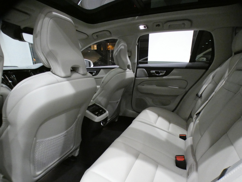 ボルボ V60 V60 T5 ｲﾝｽｸﾘﾌﾟｼｮﾝ　追ACC･LKA･ LCMA 白革 ﾋｰﾀｰ ﾍﾞﾝﾁﾚｰﾀｰ ﾏｯｻｰｼﾞ☆革張りﾀﾞｯｼｭﾎﾞｰﾄﾞ ☆ﾊﾟﾉﾗﾏSR ﾀｯﾁｽｸﾘｰﾝHDDﾅﾋﾞTV ☆B&Wｻｳﾝﾄﾞ 全周ｶﾒﾗ ﾍｯﾄﾞｱｯﾌﾟDSP LEDﾗｲﾄ ｵｰﾄﾃｰﾙｹﾞｰﾄ OP19AW　2年保証