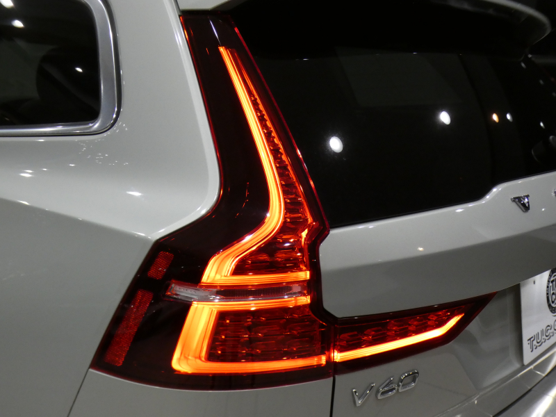 ボルボ V60 V60 T5 ｲﾝｽｸﾘﾌﾟｼｮﾝ　追ACC･LKA･ LCMA 白革 ﾋｰﾀｰ ﾍﾞﾝﾁﾚｰﾀｰ ﾏｯｻｰｼﾞ☆革張りﾀﾞｯｼｭﾎﾞｰﾄﾞ ☆ﾊﾟﾉﾗﾏSR ﾀｯﾁｽｸﾘｰﾝHDDﾅﾋﾞTV ☆B&Wｻｳﾝﾄﾞ 全周ｶﾒﾗ ﾍｯﾄﾞｱｯﾌﾟDSP LEDﾗｲﾄ ｵｰﾄﾃｰﾙｹﾞｰﾄ OP19AW　2年保証