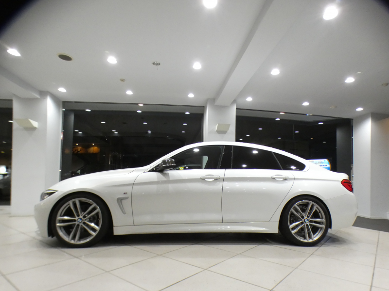 BMW 4シリーズ 420iｸﾞﾗﾝｸｰﾍﾟｽﾀｲﾙﾏｲｽﾀｰ　☆関西地区限定 追ACC ﾚｰﾝCHW 赤革 ﾋｰﾀｰ ☆ﾚｻﾞｰﾀﾞｯｼｭﾎﾞｰﾄﾞ iﾄﾞﾗｲﾌﾞﾅﾋﾞ(NBT-EVO) TV Bｶﾒﾗ PDC LEDﾗｲﾄ Mｽﾎﾟｰﾂｴｱﾛ&19AW ☆H&Rｻｽ ☆ﾐﾈﾗﾙﾎﾜｲﾄ　2年保証