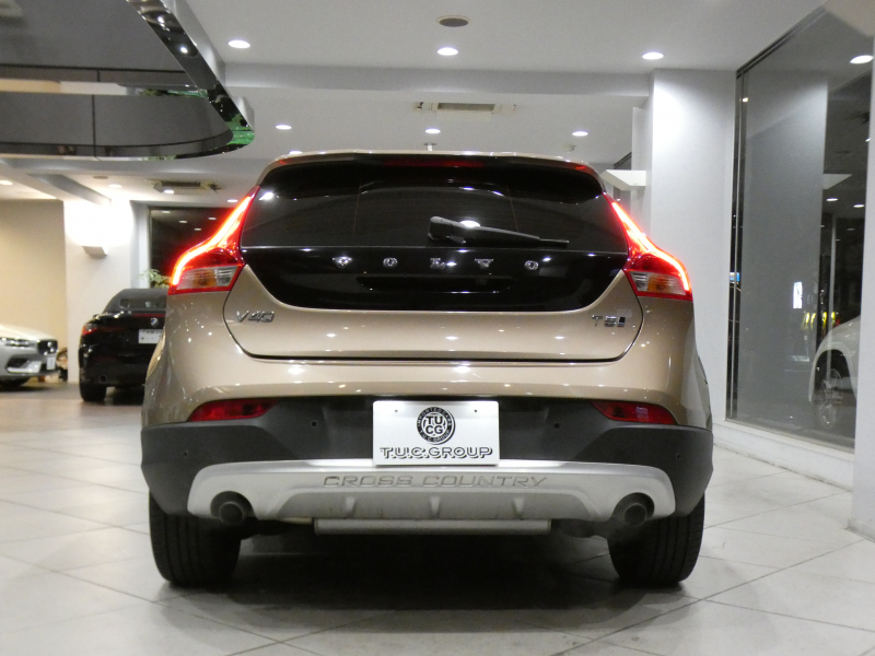 ボルボ V40 V40ｸﾛｽｶﾝﾄﾘｰ T5 AWD ﾓﾒﾝﾀﾑ　追ACC LKA LCMA BLIS 衝突軽減ﾌﾞﾚｰｷ ﾃｷｽﾀｲﾙｼｰﾄ HDDﾅﾋﾞTV BTｵｰﾃﾞｨｵ Bｶﾒﾗ Rｾﾝｻｰ LEDﾗｲﾄ 専用ｴｸｽﾃﾘｱ&18AW　2年保証