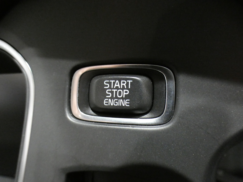 ボルボ V40 V40ｸﾛｽｶﾝﾄﾘｰ T5 AWD ﾓﾒﾝﾀﾑ　追ACC LKA LCMA BLIS 衝突軽減ﾌﾞﾚｰｷ ﾃｷｽﾀｲﾙｼｰﾄ HDDﾅﾋﾞTV BTｵｰﾃﾞｨｵ Bｶﾒﾗ Rｾﾝｻｰ LEDﾗｲﾄ 専用ｴｸｽﾃﾘｱ&18AW　2年保証