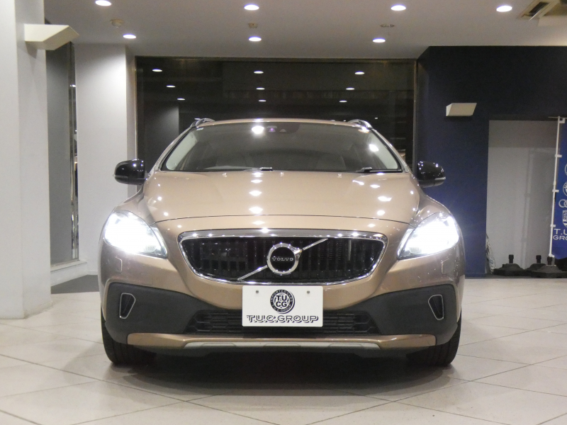 ボルボ V40 V40ｸﾛｽｶﾝﾄﾘｰ T5 AWD ﾓﾒﾝﾀﾑ　追ACC LKA LCMA BLIS 衝突軽減ﾌﾞﾚｰｷ ﾃｷｽﾀｲﾙｼｰﾄ HDDﾅﾋﾞTV BTｵｰﾃﾞｨｵ Bｶﾒﾗ Rｾﾝｻｰ LEDﾗｲﾄ 専用ｴｸｽﾃﾘｱ&18AW　2年保証
