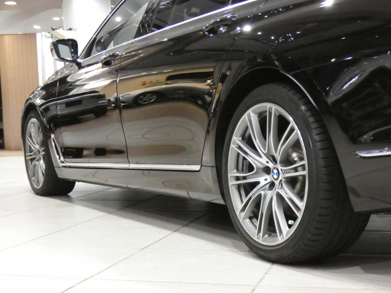 BMW 7シリーズ 750Li　☆indivi外装色&内装 ﾀﾙﾄｩｰﾌｫﾒﾘﾉﾚｻﾞｰ&ｱﾙｶﾝﾀﾗﾙｰﾌ 全席ﾋｰﾀｰ&ﾍﾞﾝﾁﾚｰﾀｰ&ﾏｯｻｰｼﾞ ☆ｽｶｲﾗｳﾝｼﾞSR iﾄﾞﾗｲﾌﾞﾅﾋﾞ(第6世代ﾀｯﾁP対応) ﾜｲﾔﾚｽCH h/k ﾜｲﾔﾚｽCH 全周ｶﾒﾗ PDC ☆LEDﾚｰｻﾞｰﾗｲﾄ ☆indivi20AW　2年保証