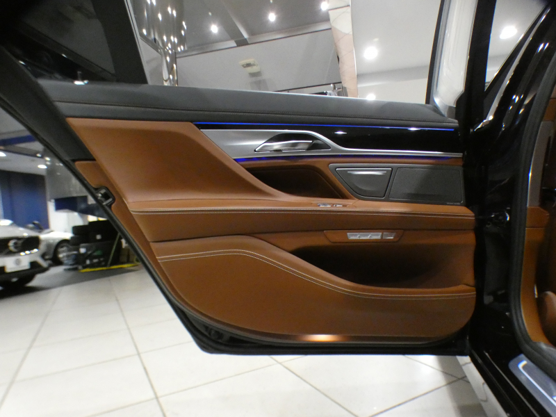 BMW 7シリーズ 750Li　☆indivi外装色&内装 ﾀﾙﾄｩｰﾌｫﾒﾘﾉﾚｻﾞｰ&ｱﾙｶﾝﾀﾗﾙｰﾌ 全席ﾋｰﾀｰ&ﾍﾞﾝﾁﾚｰﾀｰ&ﾏｯｻｰｼﾞ ☆ｽｶｲﾗｳﾝｼﾞSR iﾄﾞﾗｲﾌﾞﾅﾋﾞ(第6世代ﾀｯﾁP対応) ﾜｲﾔﾚｽCH h/k ﾜｲﾔﾚｽCH 全周ｶﾒﾗ PDC ☆LEDﾚｰｻﾞｰﾗｲﾄ ☆indivi20AW　2年保証