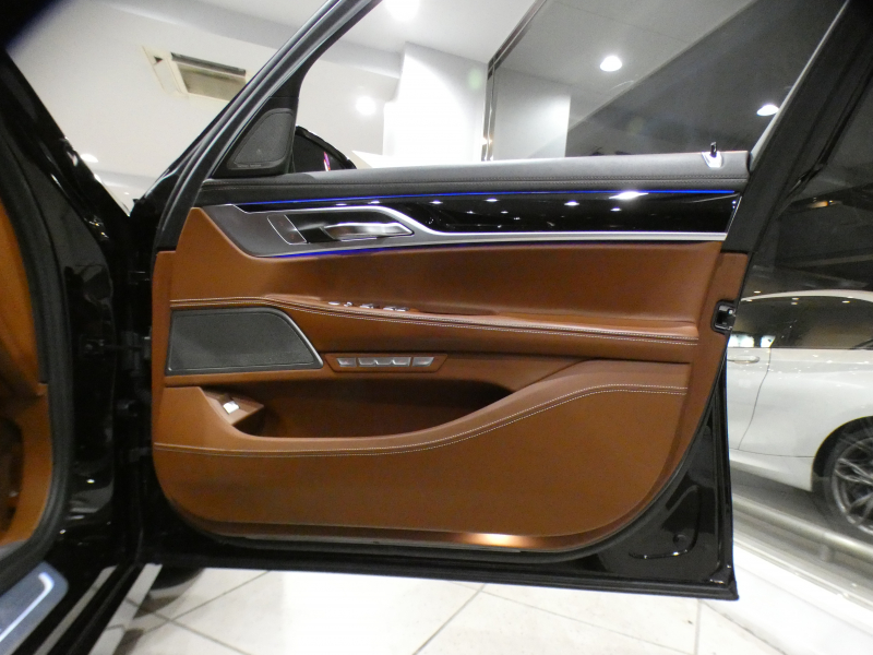 BMW 7シリーズ 750Li　☆indivi外装色&内装 ﾀﾙﾄｩｰﾌｫﾒﾘﾉﾚｻﾞｰ&ｱﾙｶﾝﾀﾗﾙｰﾌ 全席ﾋｰﾀｰ&ﾍﾞﾝﾁﾚｰﾀｰ&ﾏｯｻｰｼﾞ ☆ｽｶｲﾗｳﾝｼﾞSR iﾄﾞﾗｲﾌﾞﾅﾋﾞ(第6世代ﾀｯﾁP対応) ﾜｲﾔﾚｽCH h/k ﾜｲﾔﾚｽCH 全周ｶﾒﾗ PDC ☆LEDﾚｰｻﾞｰﾗｲﾄ ☆indivi20AW　2年保証