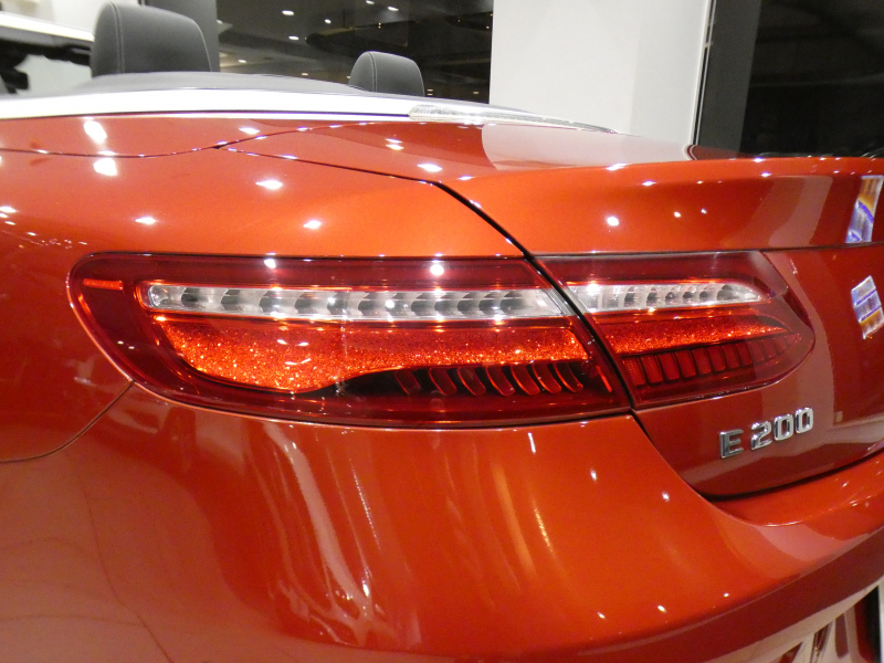 メルセデスベンツ Eクラス E200ｶﾌﾞﾘｵﾚ ｽﾎﾟｰﾂ ﾚｻﾞｰ&ﾚｰﾀﾞｰｾｰﾌﾃｨPKG　黒革/黒幌 ﾋｰﾀｰ&ｴｱｽｶｰﾌ ﾅﾋﾞTV ☆ﾌﾞﾙﾒｽﾀｰ 全周囲ｶﾒﾗ PTS ｴｱﾊﾞﾗﾝｽ ﾏﾙﾁﾋﾞｰﾑLED ｱﾝﾋﾞｴﾝﾄﾗｲﾄ AMGｽﾀｲﾘﾝｸﾞ&19AW　2年保証