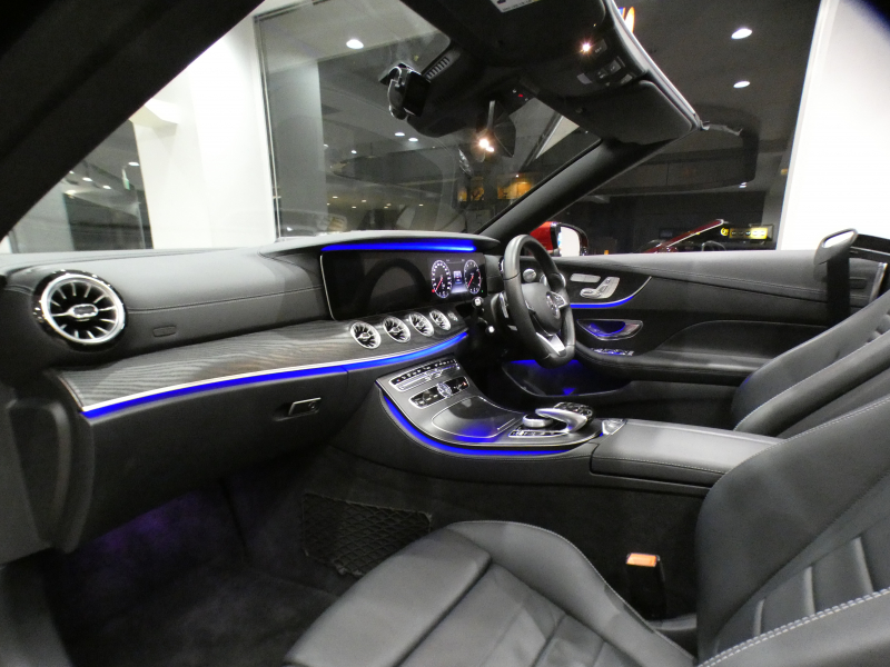 メルセデスベンツ Eクラス E200ｶﾌﾞﾘｵﾚ ｽﾎﾟｰﾂ ﾚｻﾞｰ&ﾚｰﾀﾞｰｾｰﾌﾃｨPKG　黒革/黒幌 ﾋｰﾀｰ&ｴｱｽｶｰﾌ ﾅﾋﾞTV ☆ﾌﾞﾙﾒｽﾀｰ 全周囲ｶﾒﾗ PTS ｴｱﾊﾞﾗﾝｽ ﾏﾙﾁﾋﾞｰﾑLED ｱﾝﾋﾞｴﾝﾄﾗｲﾄ AMGｽﾀｲﾘﾝｸﾞ&19AW　2年保証