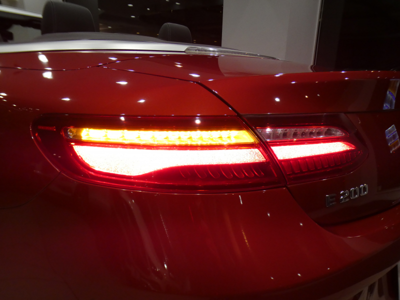 メルセデスベンツ Eクラス E200ｶﾌﾞﾘｵﾚ ｽﾎﾟｰﾂ ﾚｻﾞｰ&ﾚｰﾀﾞｰｾｰﾌﾃｨPKG　黒革/黒幌 ﾋｰﾀｰ&ｴｱｽｶｰﾌ ﾅﾋﾞTV ☆ﾌﾞﾙﾒｽﾀｰ 全周囲ｶﾒﾗ PTS ｴｱﾊﾞﾗﾝｽ ﾏﾙﾁﾋﾞｰﾑLED ｱﾝﾋﾞｴﾝﾄﾗｲﾄ AMGｽﾀｲﾘﾝｸﾞ&19AW　2年保証