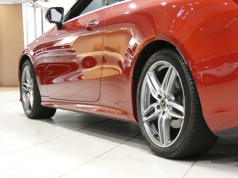 メルセデスベンツ Eクラス E200ｶﾌﾞﾘｵﾚ ｽﾎﾟｰﾂ ﾚｻﾞｰ&ﾚｰﾀﾞｰｾｰﾌﾃｨPKG　黒革/黒幌 ﾋｰﾀｰ&ｴｱｽｶｰﾌ ﾅﾋﾞTV ☆ﾌﾞﾙﾒｽﾀｰ 全周囲ｶﾒﾗ PTS ｴｱﾊﾞﾗﾝｽ ﾏﾙﾁﾋﾞｰﾑLED ｱﾝﾋﾞｴﾝﾄﾗｲﾄ AMGｽﾀｲﾘﾝｸﾞ&19AW　2年保証