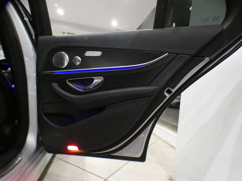 メルセデスベンツ Eクラス E200AVGｽﾎﾟｰﾂ ﾚｻﾞｰ&ﾚｰﾀﾞｰｾｰﾌﾃｨPKG　1ｵｰﾅｰ 黒革 全席ﾋｰﾀｰ ☆ﾊﾟﾉﾗﾏSR ﾅﾋﾞTV ☆ﾌﾞﾙﾒｽﾀｰ 全周囲ｶﾒﾗ PTS ｴｱﾊﾞﾗﾝｽ ﾏﾙﾁﾋﾞｰﾑLED ｱﾝﾋﾞｴﾝﾄﾗｲﾄ AMGｽﾀｲﾘﾝｸﾞ&19AW　2年保証