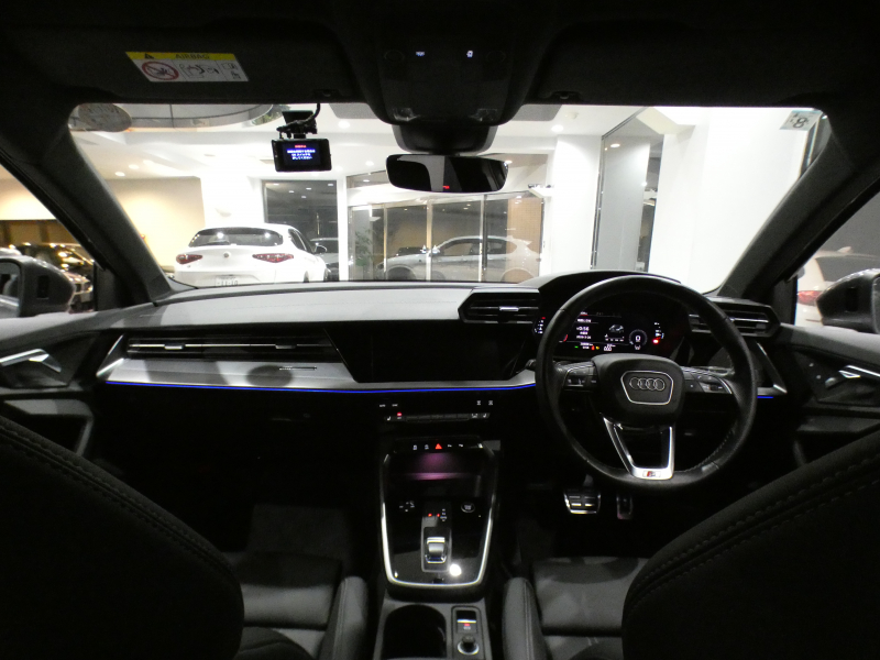 アウディ A3 A3ｾﾀﾞﾝ 30TFSI Sﾗｲﾝ ｺﾝﾋﾞﾆｴﾝｽ&ｱｼｽﾀﾝｽ&ﾃｸﾉﾛｼﾞｰ&SﾗｲﾝﾌﾟﾗｽPKG　ADVｷｰ 追ACC ｻｲﾄﾞｱｼｽﾄ ｱｳﾃﾞｨﾌﾟﾚｾﾝｽ MMIﾅﾋﾞ(ﾀｯﾁﾚｽﾎﾟﾝｽ付) ﾊﾞｰﾁｬﾙCP ﾜｲﾔﾚｽCH Bｶﾒﾗ PDC ☆ﾏﾄﾘｸｽLED ｱﾝﾋﾞｴﾝﾄﾗｲﾄ Sﾗｲﾝｴｸｽﾃﾘｱ&18AW　2年保証