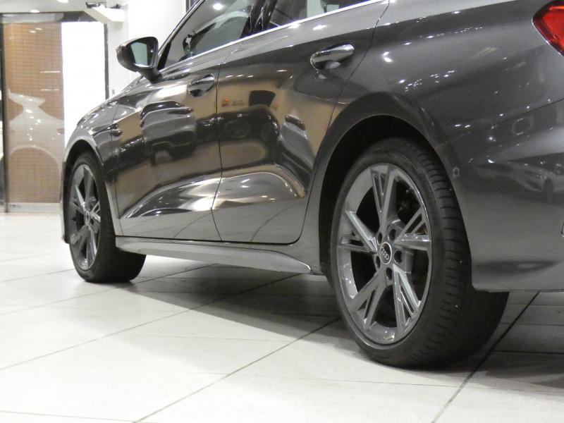 アウディ A3 A3ｾﾀﾞﾝ 30TFSI Sﾗｲﾝ ｺﾝﾋﾞﾆｴﾝｽ&ｱｼｽﾀﾝｽ&ﾃｸﾉﾛｼﾞｰ&SﾗｲﾝﾌﾟﾗｽPKG　ADVｷｰ 追ACC ｻｲﾄﾞｱｼｽﾄ ｱｳﾃﾞｨﾌﾟﾚｾﾝｽ MMIﾅﾋﾞ(ﾀｯﾁﾚｽﾎﾟﾝｽ付) ﾊﾞｰﾁｬﾙCP ﾜｲﾔﾚｽCH Bｶﾒﾗ PDC ☆ﾏﾄﾘｸｽLED ｱﾝﾋﾞｴﾝﾄﾗｲﾄ Sﾗｲﾝｴｸｽﾃﾘｱ&18AW　2年保証