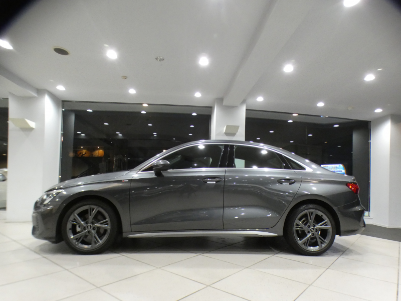 アウディ A3 A3ｾﾀﾞﾝ 30TFSI Sﾗｲﾝ ｺﾝﾋﾞﾆｴﾝｽ&ｱｼｽﾀﾝｽ&ﾃｸﾉﾛｼﾞｰ&SﾗｲﾝﾌﾟﾗｽPKG　ADVｷｰ 追ACC ｻｲﾄﾞｱｼｽﾄ ｱｳﾃﾞｨﾌﾟﾚｾﾝｽ MMIﾅﾋﾞ(ﾀｯﾁﾚｽﾎﾟﾝｽ付) ﾊﾞｰﾁｬﾙCP ﾜｲﾔﾚｽCH Bｶﾒﾗ PDC ☆ﾏﾄﾘｸｽLED ｱﾝﾋﾞｴﾝﾄﾗｲﾄ Sﾗｲﾝｴｸｽﾃﾘｱ&18AW　2年保証