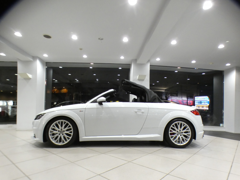 アウディ TTロードスター TTﾛｰﾄﾞｽﾀｰ 2.0TFSIｸﾜﾄﾛ SﾗｲﾝPKG　ADVｷｰ 黒幌/黒半革 Pｼｰﾄ MMIﾅﾋﾞTV ﾊﾞｰﾁｬﾙCP Bｶﾒﾗ ☆ﾏﾄﾘｸｽLED Sﾗｲﾝｴｸｽﾃﾘｱ&18AW ☆KWｻｽﾍﾟﾝｼｮﾝ ﾚﾑｽﾏﾌﾗｰ　2年保証