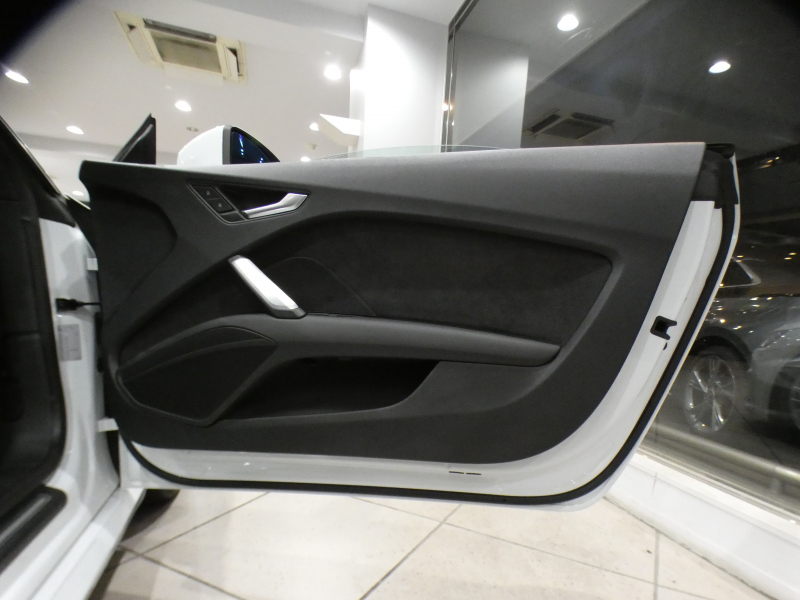 アウディ TTロードスター TTﾛｰﾄﾞｽﾀｰ 2.0TFSIｸﾜﾄﾛ SﾗｲﾝPKG　ADVｷｰ 黒幌/黒半革 Pｼｰﾄ MMIﾅﾋﾞTV ﾊﾞｰﾁｬﾙCP Bｶﾒﾗ ☆ﾏﾄﾘｸｽLED Sﾗｲﾝｴｸｽﾃﾘｱ&18AW ☆KWｻｽﾍﾟﾝｼｮﾝ ﾚﾑｽﾏﾌﾗｰ　2年保証