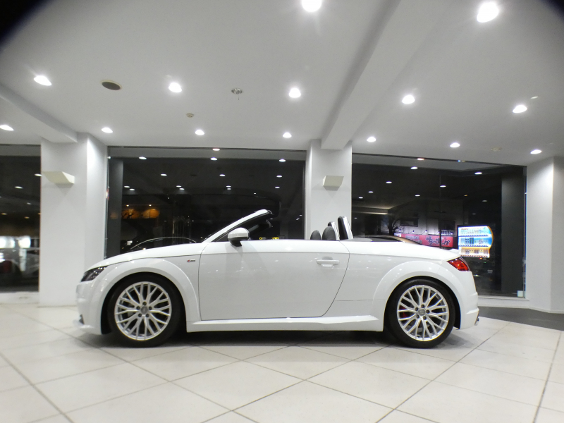 アウディ TTロードスター TTﾛｰﾄﾞｽﾀｰ 2.0TFSIｸﾜﾄﾛ SﾗｲﾝPKG　ADVｷｰ 黒幌/黒半革 Pｼｰﾄ MMIﾅﾋﾞTV ﾊﾞｰﾁｬﾙCP Bｶﾒﾗ ☆ﾏﾄﾘｸｽLED Sﾗｲﾝｴｸｽﾃﾘｱ&18AW ☆KWｻｽﾍﾟﾝｼｮﾝ ﾚﾑｽﾏﾌﾗｰ　2年保証