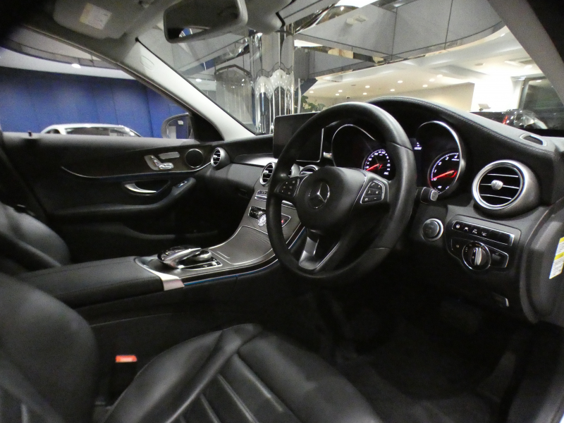 メルセデスベンツ Cクラス C200 ｴｸｽｸﾙｰｼﾌﾞﾗｲﾝﾘﾐﾃｯﾄﾞ(本革仕様) ﾚｰﾀﾞｰｾｰﾌﾃｨPKG　☆限定300台 ☆1ｵｰﾅｰ 黒革 ﾋｰﾀｰ ﾅﾋﾞTV Bｶﾒﾗ PTS ☆ｴｱﾊﾞﾗﾝｽ LEDﾗｲﾄ ｱﾝﾋﾞｴﾝﾄﾗｲﾄ ｵｰﾄﾄﾗﾝｸ 専用ﾃﾞｻﾞｲﾝｴｸｽﾃﾘｱ&17AW　2年保証