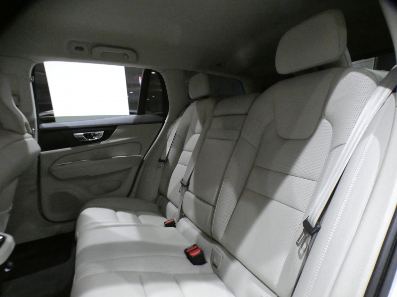 ボルボ V60 V60ｸﾛｽｶﾝﾄﾘｰ T5ﾌﾟﾛ AWD　☆1ｵｰﾅｰ 追ACC･LKA･ LCMA 白革 ﾋｰﾀｰ ﾍﾞﾝﾁﾚｰﾀｰ ﾏｯｻｰｼﾞ機能 ﾀｯﾁｽｸﾘｰﾝHDDﾅﾋﾞTV harman/K 全周囲ｶﾒﾗ ﾍｯﾄﾞｱｯﾌﾟDSP LEDﾗｲﾄ ｵｰﾄﾃｰﾙｹﾞｰﾄ 19AW　2年保証