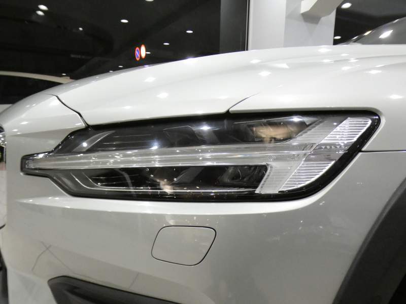 ボルボ V60 V60ｸﾛｽｶﾝﾄﾘｰ T5ﾌﾟﾛ AWD　☆1ｵｰﾅｰ 追ACC･LKA･ LCMA 白革 ﾋｰﾀｰ ﾍﾞﾝﾁﾚｰﾀｰ ﾏｯｻｰｼﾞ機能 ﾀｯﾁｽｸﾘｰﾝHDDﾅﾋﾞTV harman/K 全周囲ｶﾒﾗ ﾍｯﾄﾞｱｯﾌﾟDSP LEDﾗｲﾄ ｵｰﾄﾃｰﾙｹﾞｰﾄ 19AW　2年保証