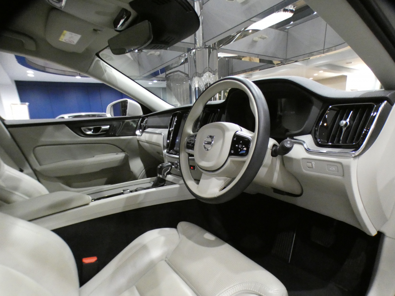 ボルボ V60 V60ｸﾛｽｶﾝﾄﾘｰ T5ﾌﾟﾛ AWD　☆1ｵｰﾅｰ 追ACC･LKA･ LCMA 白革 ﾋｰﾀｰ ﾍﾞﾝﾁﾚｰﾀｰ ﾏｯｻｰｼﾞ機能 ﾀｯﾁｽｸﾘｰﾝHDDﾅﾋﾞTV harman/K 全周囲ｶﾒﾗ ﾍｯﾄﾞｱｯﾌﾟDSP LEDﾗｲﾄ ｵｰﾄﾃｰﾙｹﾞｰﾄ 19AW　2年保証