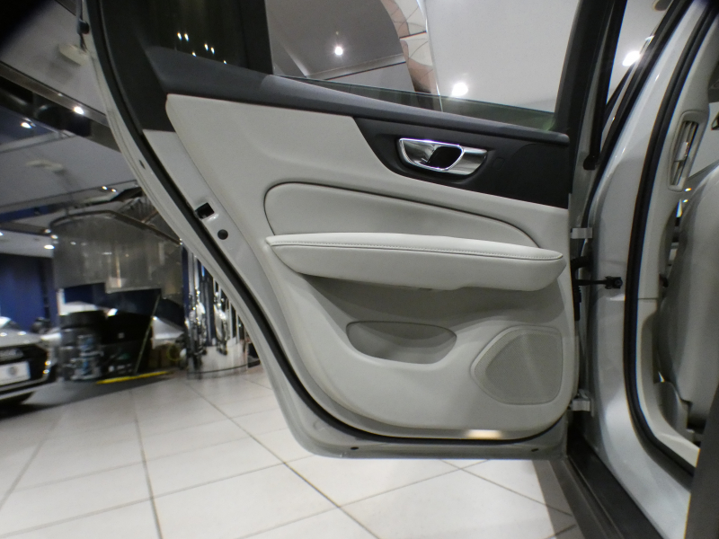 ボルボ V60 V60ｸﾛｽｶﾝﾄﾘｰ T5ﾌﾟﾛ AWD　☆1ｵｰﾅｰ 追ACC･LKA･ LCMA 白革 ﾋｰﾀｰ ﾍﾞﾝﾁﾚｰﾀｰ ﾏｯｻｰｼﾞ機能 ﾀｯﾁｽｸﾘｰﾝHDDﾅﾋﾞTV harman/K 全周囲ｶﾒﾗ ﾍｯﾄﾞｱｯﾌﾟDSP LEDﾗｲﾄ ｵｰﾄﾃｰﾙｹﾞｰﾄ 19AW　2年保証