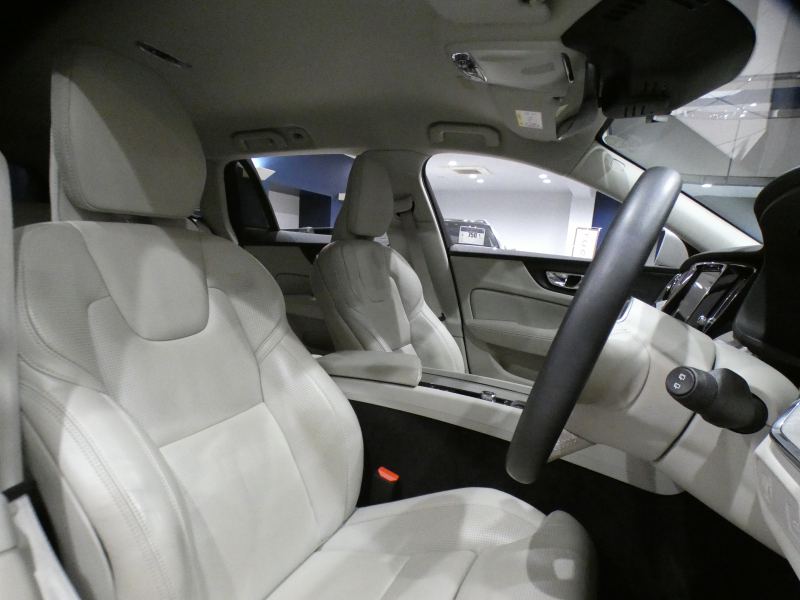 ボルボ V60 V60ｸﾛｽｶﾝﾄﾘｰ T5ﾌﾟﾛ AWD　☆1ｵｰﾅｰ 追ACC･LKA･ LCMA 白革 ﾋｰﾀｰ ﾍﾞﾝﾁﾚｰﾀｰ ﾏｯｻｰｼﾞ機能 ﾀｯﾁｽｸﾘｰﾝHDDﾅﾋﾞTV harman/K 全周囲ｶﾒﾗ ﾍｯﾄﾞｱｯﾌﾟDSP LEDﾗｲﾄ ｵｰﾄﾃｰﾙｹﾞｰﾄ 19AW　2年保証