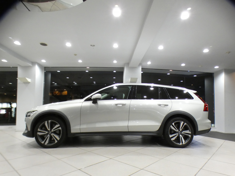 ボルボ V60 V60ｸﾛｽｶﾝﾄﾘｰ T5ﾌﾟﾛ AWD　☆1ｵｰﾅｰ 追ACC･LKA･ LCMA 白革 ﾋｰﾀｰ ﾍﾞﾝﾁﾚｰﾀｰ ﾏｯｻｰｼﾞ機能 ﾀｯﾁｽｸﾘｰﾝHDDﾅﾋﾞTV harman/K 全周囲ｶﾒﾗ ﾍｯﾄﾞｱｯﾌﾟDSP LEDﾗｲﾄ ｵｰﾄﾃｰﾙｹﾞｰﾄ 19AW　2年保証