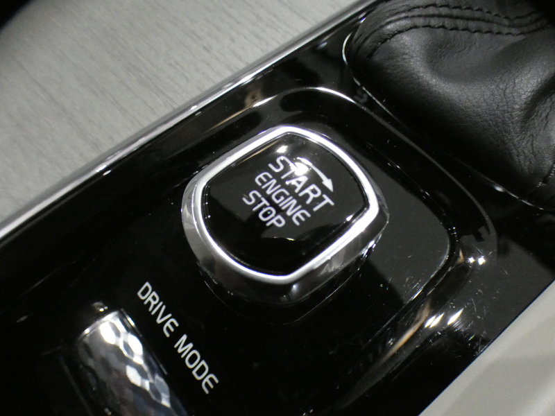 ボルボ V60 V60ｸﾛｽｶﾝﾄﾘｰ T5ﾌﾟﾛ AWD　☆1ｵｰﾅｰ 追ACC･LKA･ LCMA 白革 ﾋｰﾀｰ ﾍﾞﾝﾁﾚｰﾀｰ ﾏｯｻｰｼﾞ機能 ﾀｯﾁｽｸﾘｰﾝHDDﾅﾋﾞTV harman/K 全周囲ｶﾒﾗ ﾍｯﾄﾞｱｯﾌﾟDSP LEDﾗｲﾄ ｵｰﾄﾃｰﾙｹﾞｰﾄ 19AW　2年保証