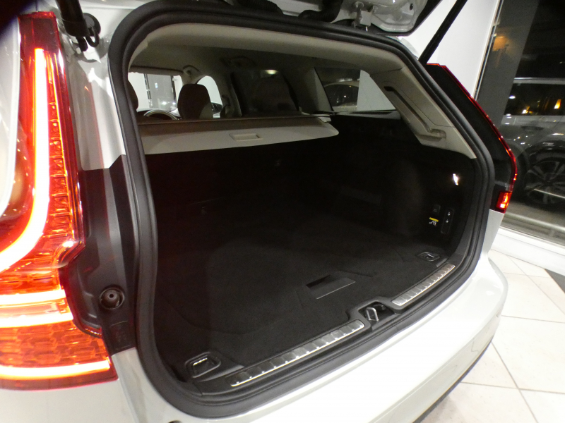 ボルボ V60 V60ｸﾛｽｶﾝﾄﾘｰ T5ﾌﾟﾛ AWD　☆1ｵｰﾅｰ 追ACC･LKA･ LCMA 白革 ﾋｰﾀｰ ﾍﾞﾝﾁﾚｰﾀｰ ﾏｯｻｰｼﾞ機能 ﾀｯﾁｽｸﾘｰﾝHDDﾅﾋﾞTV harman/K 全周囲ｶﾒﾗ ﾍｯﾄﾞｱｯﾌﾟDSP LEDﾗｲﾄ ｵｰﾄﾃｰﾙｹﾞｰﾄ 19AW　2年保証