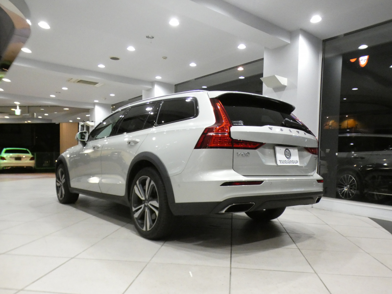 ボルボ V60 V60ｸﾛｽｶﾝﾄﾘｰ T5ﾌﾟﾛ AWD　☆1ｵｰﾅｰ 追ACC･LKA･ LCMA 白革 ﾋｰﾀｰ ﾍﾞﾝﾁﾚｰﾀｰ ﾏｯｻｰｼﾞ機能 ﾀｯﾁｽｸﾘｰﾝHDDﾅﾋﾞTV harman/K 全周囲ｶﾒﾗ ﾍｯﾄﾞｱｯﾌﾟDSP LEDﾗｲﾄ ｵｰﾄﾃｰﾙｹﾞｰﾄ 19AW　2年保証