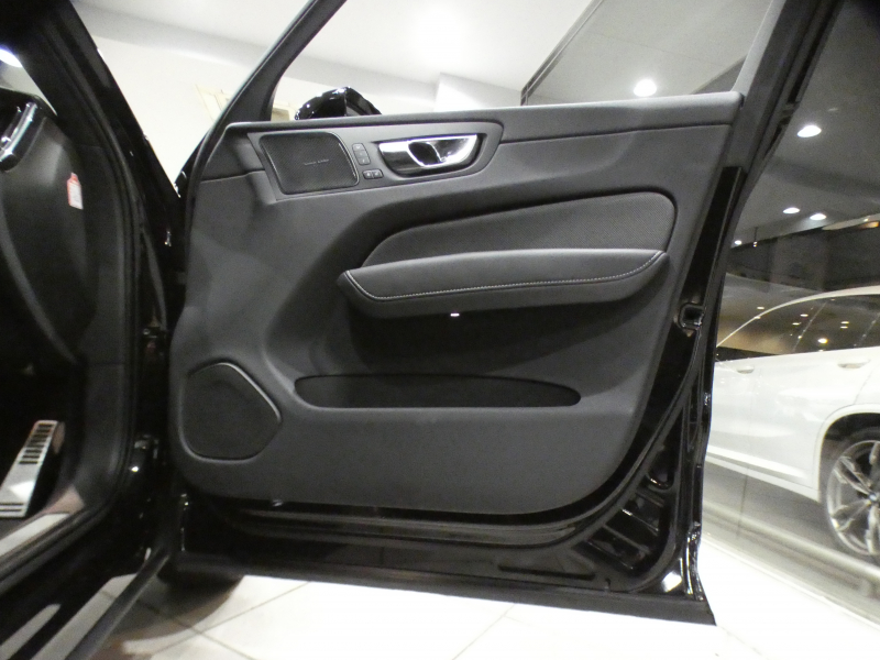 ボルボ XC60 XC60 B6 AWD Rﾃﾞｻﾞｲﾝ　 ｼﾃｨｾｰﾌﾃｨ ACC･BLIS 黒半革 全席ﾋｰﾀｰ ☆ﾀｯﾁｽｸﾘｰﾝGoogleﾅﾋﾞTV harman/K 全周囲ｶﾒﾗ ﾜｲﾔﾚｽCH ﾍｯﾄﾞｱｯﾌﾟDSP LEDﾗｲﾄ Rﾃﾞｻﾞｲﾝ専用ｴｸｽﾃﾘｱ&21AW 300ps　2年保証