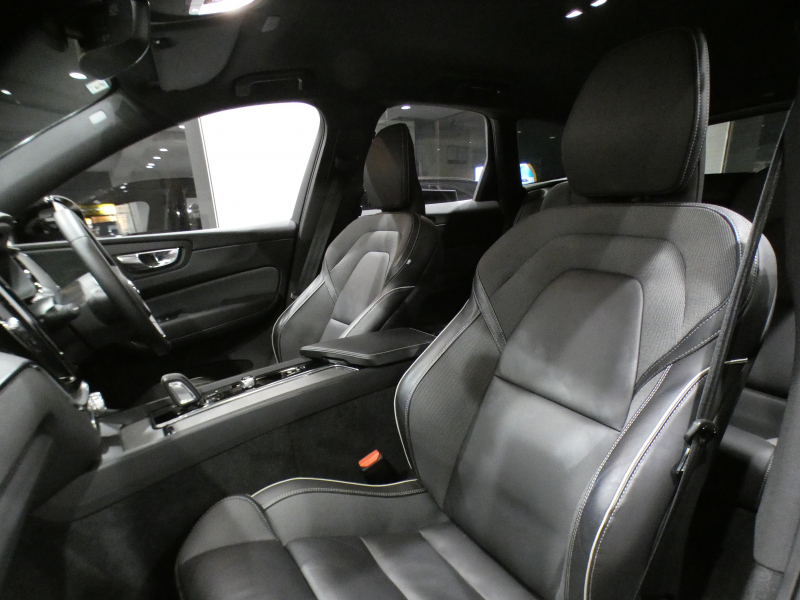 ボルボ XC60 XC60 B6 AWD Rﾃﾞｻﾞｲﾝ　 ｼﾃｨｾｰﾌﾃｨ ACC･BLIS 黒半革 全席ﾋｰﾀｰ ☆ﾀｯﾁｽｸﾘｰﾝGoogleﾅﾋﾞTV harman/K 全周囲ｶﾒﾗ ﾜｲﾔﾚｽCH ﾍｯﾄﾞｱｯﾌﾟDSP LEDﾗｲﾄ Rﾃﾞｻﾞｲﾝ専用ｴｸｽﾃﾘｱ&21AW 300ps　2年保証