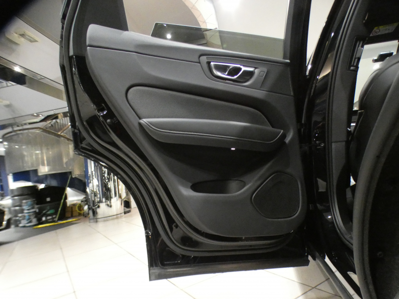 ボルボ XC60 XC60 B6 AWD Rﾃﾞｻﾞｲﾝ　 ｼﾃｨｾｰﾌﾃｨ ACC･BLIS 黒半革 全席ﾋｰﾀｰ ☆ﾀｯﾁｽｸﾘｰﾝGoogleﾅﾋﾞTV harman/K 全周囲ｶﾒﾗ ﾜｲﾔﾚｽCH ﾍｯﾄﾞｱｯﾌﾟDSP LEDﾗｲﾄ Rﾃﾞｻﾞｲﾝ専用ｴｸｽﾃﾘｱ&21AW 300ps　2年保証