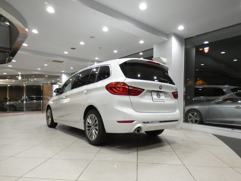 BMW 2シリーズ 218iｸﾞﾗﾝﾂｱﾗｰ ﾗｸﾞｼﾞｭｱﾘｰ ADｾｰﾌﾃｨPKG　☆有償ｶﾗｰ ☆後期 追ACC ﾚｰﾝDW 黒革 ﾋｰﾀｰ iﾄﾞﾗｲﾌﾞﾅﾋﾞ(第6世代ﾀｯﾁP対応) ﾍｯﾄﾞｱｯﾌﾟDSP Bｶﾒﾗ PDC LEDﾗｲﾄ ｵｰﾄﾃｰﾙｹﾞｰﾄ　2年保証