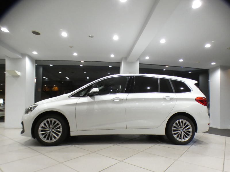 BMW 2シリーズ 218iｸﾞﾗﾝﾂｱﾗｰ ﾗｸﾞｼﾞｭｱﾘｰ ADｾｰﾌﾃｨPKG　☆有償ｶﾗｰ ☆後期 追ACC ﾚｰﾝDW 黒革 ﾋｰﾀｰ iﾄﾞﾗｲﾌﾞﾅﾋﾞ(第6世代ﾀｯﾁP対応) ﾍｯﾄﾞｱｯﾌﾟDSP Bｶﾒﾗ PDC LEDﾗｲﾄ ｵｰﾄﾃｰﾙｹﾞｰﾄ　2年保証