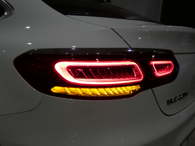 メルセデスベンツ GLCクーペ GLC220d 4MATICｸｰﾍﾟ AMGﾗｲﾝ&ﾚｰﾀﾞｰｾｰﾌﾃｨPKG　後期 ☆黒&赤革 全席ﾋｰﾀｰ ｻﾝﾙｰﾌ MBUX Meｺﾈ 全周囲ｶﾒﾗ PTS ﾜｲﾔﾚｽCH ﾏﾙﾁﾋﾞｰﾑLED ｱﾝﾋﾞｴﾝﾄﾗｲﾄ AMGｽﾀｲﾘﾝｸﾞ&19AW　2年保証