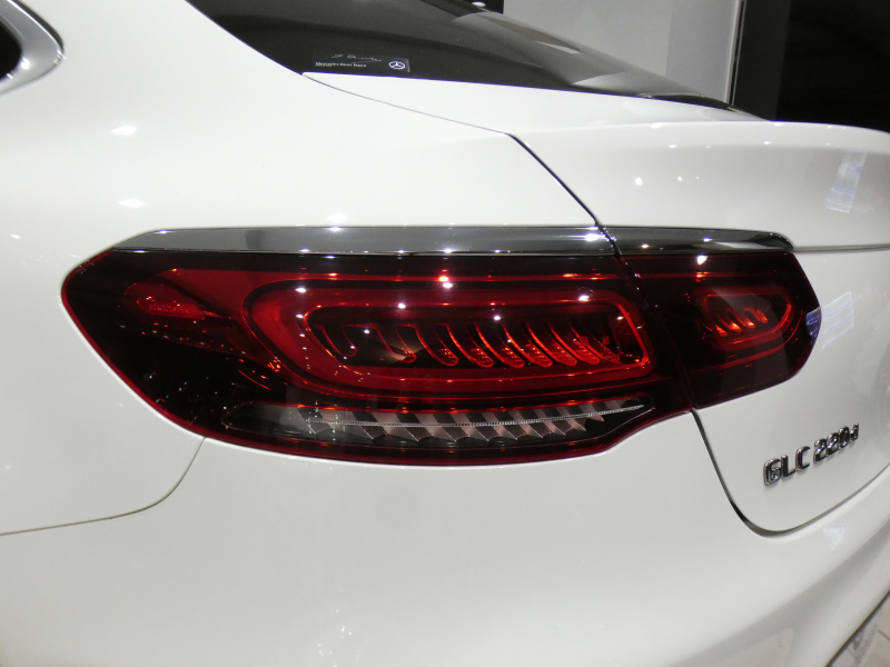 メルセデスベンツ GLCクーペ GLC220d 4MATICｸｰﾍﾟ AMGﾗｲﾝ&ﾚｰﾀﾞｰｾｰﾌﾃｨPKG　後期 ☆黒&赤革 全席ﾋｰﾀｰ ｻﾝﾙｰﾌ MBUX Meｺﾈ 全周囲ｶﾒﾗ PTS ﾜｲﾔﾚｽCH ﾏﾙﾁﾋﾞｰﾑLED ｱﾝﾋﾞｴﾝﾄﾗｲﾄ AMGｽﾀｲﾘﾝｸﾞ&19AW　2年保証