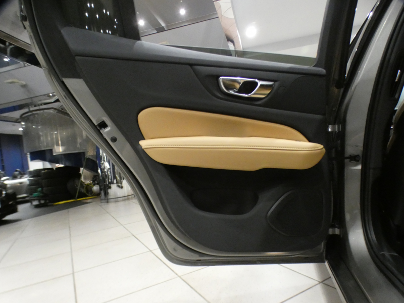 ボルボ V60 V60 B5ｲﾝｽｸﾘﾌﾟｼｮﾝ　☆1ｵｰﾅｰ 追ACC･LKA･ BLIS 茶革 全席ﾋｰﾀｰ ﾍﾞﾝﾁﾚｰﾀｰ ﾏｯｻｰｼﾞ ☆ｻﾝﾙｰﾌ ☆ｸﾘｽﾀﾙｼﾌﾄﾉﾌﾞ ﾀｯﾁｽｸﾘｰﾝHDDﾅﾋﾞ harman/K 全周囲ｶﾒﾗ LEDﾗｲﾄ ｵｰﾄﾃｰﾙｹﾞｰﾄ ☆OP19AW B5EG+ﾓｰﾀｰ　2年保証