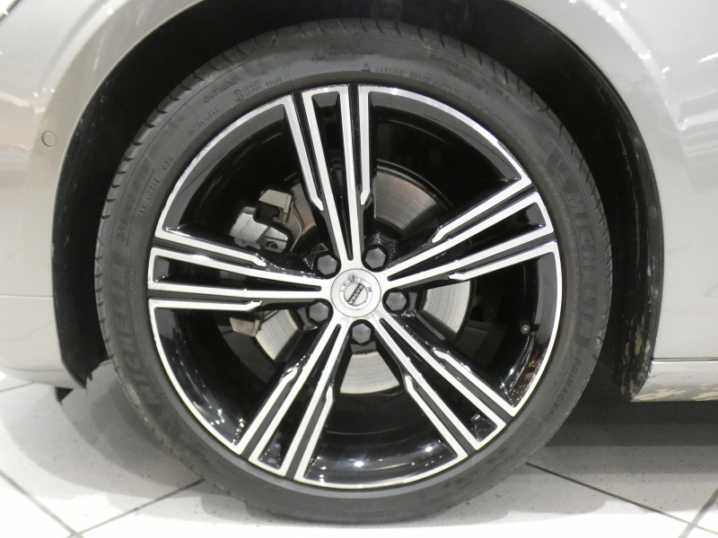 ボルボ V60 V60 B5ｲﾝｽｸﾘﾌﾟｼｮﾝ　☆1ｵｰﾅｰ 追ACC･LKA･ BLIS 茶革 全席ﾋｰﾀｰ ﾍﾞﾝﾁﾚｰﾀｰ ﾏｯｻｰｼﾞ ☆ｻﾝﾙｰﾌ ☆ｸﾘｽﾀﾙｼﾌﾄﾉﾌﾞ ﾀｯﾁｽｸﾘｰﾝHDDﾅﾋﾞ harman/K 全周囲ｶﾒﾗ LEDﾗｲﾄ ｵｰﾄﾃｰﾙｹﾞｰﾄ ☆OP19AW B5EG+ﾓｰﾀｰ　2年保証