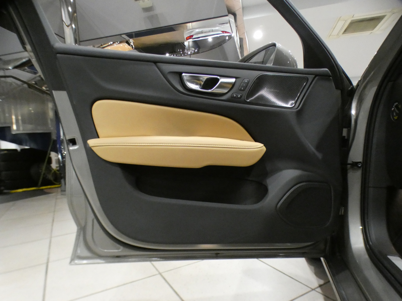 ボルボ V60 V60 B5ｲﾝｽｸﾘﾌﾟｼｮﾝ　☆1ｵｰﾅｰ 追ACC･LKA･ BLIS 茶革 全席ﾋｰﾀｰ ﾍﾞﾝﾁﾚｰﾀｰ ﾏｯｻｰｼﾞ ☆ｻﾝﾙｰﾌ ☆ｸﾘｽﾀﾙｼﾌﾄﾉﾌﾞ ﾀｯﾁｽｸﾘｰﾝHDDﾅﾋﾞ harman/K 全周囲ｶﾒﾗ LEDﾗｲﾄ ｵｰﾄﾃｰﾙｹﾞｰﾄ ☆OP19AW B5EG+ﾓｰﾀｰ　2年保証