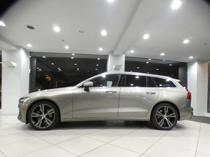ボルボ V60 V60 B5ｲﾝｽｸﾘﾌﾟｼｮﾝ　☆1ｵｰﾅｰ 追ACC･LKA･ BLIS 茶革 全席ﾋｰﾀｰ ﾍﾞﾝﾁﾚｰﾀｰ ﾏｯｻｰｼﾞ ☆ｻﾝﾙｰﾌ ☆ｸﾘｽﾀﾙｼﾌﾄﾉﾌﾞ ﾀｯﾁｽｸﾘｰﾝHDDﾅﾋﾞ harman/K 全周囲ｶﾒﾗ LEDﾗｲﾄ ｵｰﾄﾃｰﾙｹﾞｰﾄ ☆OP19AW B5EG+ﾓｰﾀｰ　2年保証