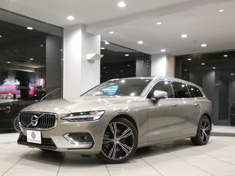 ボルボ V60 V60 B5ｲﾝｽｸﾘﾌﾟｼｮﾝ　☆1ｵｰﾅｰ 追ACC･LKA･ BLIS 茶革 全席ﾋｰﾀｰ ﾍﾞﾝﾁﾚｰﾀｰ ﾏｯｻｰｼﾞ ☆ｻﾝﾙｰﾌ ☆ｸﾘｽﾀﾙｼﾌﾄﾉﾌﾞ ﾀｯﾁｽｸﾘｰﾝHDDﾅﾋﾞ harman/K 全周囲ｶﾒﾗ LEDﾗｲﾄ ｵｰﾄﾃｰﾙｹﾞｰﾄ ☆OP19AW B5EG+ﾓｰﾀｰ　2年保証