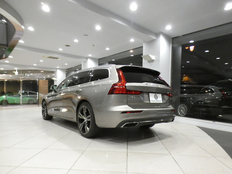 ボルボ V60 V60 B5ｲﾝｽｸﾘﾌﾟｼｮﾝ　☆1ｵｰﾅｰ 追ACC･LKA･ BLIS 茶革 全席ﾋｰﾀｰ ﾍﾞﾝﾁﾚｰﾀｰ ﾏｯｻｰｼﾞ ☆ｻﾝﾙｰﾌ ☆ｸﾘｽﾀﾙｼﾌﾄﾉﾌﾞ ﾀｯﾁｽｸﾘｰﾝHDDﾅﾋﾞ harman/K 全周囲ｶﾒﾗ LEDﾗｲﾄ ｵｰﾄﾃｰﾙｹﾞｰﾄ ☆OP19AW B5EG+ﾓｰﾀｰ　2年保証