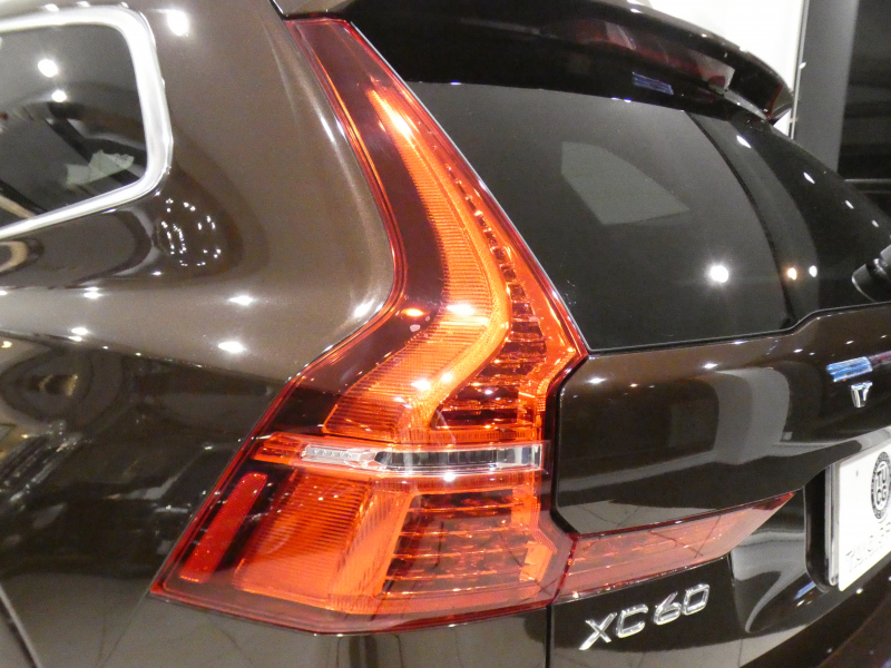 ボルボ XC60 XC60 B5 AWD ｲﾝｽｸﾘﾌﾟｼｮﾝ　追ACC･LKA･ BLIS 茶革 全席ﾋｰﾀｰ ﾍﾞﾝﾁﾚｰﾀｰ ﾏｯｻｰｼﾞ ☆ｻﾝﾙｰﾌ ☆ｸﾘｽﾀﾙｼﾌﾄ ﾀｯﾁｽｸﾘｰﾝHDDﾅﾋﾞ ☆B&Wｻｳﾝﾄﾞ 全周囲ｶﾒﾗ LEDﾗｲﾄ ｵｰﾄﾃｰﾙｹﾞｰﾄ 19AW B5EG+ﾓｰﾀｰ　2年保証