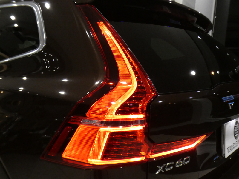 ボルボ XC60 XC60 B5 AWD ｲﾝｽｸﾘﾌﾟｼｮﾝ　追ACC･LKA･ BLIS 茶革 全席ﾋｰﾀｰ ﾍﾞﾝﾁﾚｰﾀｰ ﾏｯｻｰｼﾞ ☆ｻﾝﾙｰﾌ ☆ｸﾘｽﾀﾙｼﾌﾄ ﾀｯﾁｽｸﾘｰﾝHDDﾅﾋﾞ ☆B&Wｻｳﾝﾄﾞ 全周囲ｶﾒﾗ LEDﾗｲﾄ ｵｰﾄﾃｰﾙｹﾞｰﾄ 19AW B5EG+ﾓｰﾀｰ　2年保証